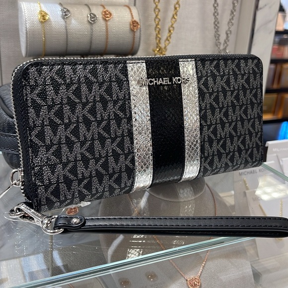 Michael Kors Jet Set Travel Large Signature Logo and Metallic Continental Wallet - Picture 16 of 16